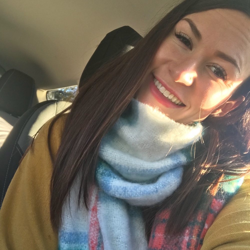 Meet your Posher, Caitlin - Picture 2 of 2